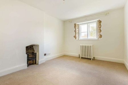 Four bedroom semi-detached property. - Photo 4