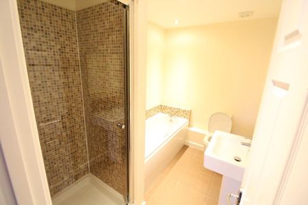 3 bedroom semi-detached house to rent - Photo 5