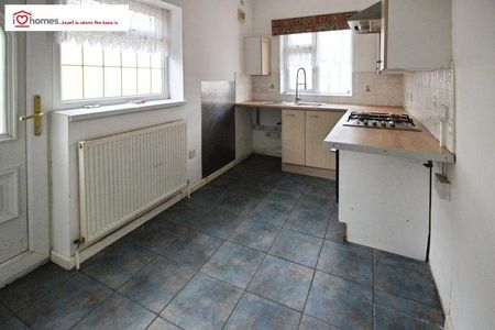 2 bedroom semi-detached bungalow to rent - Photo 2