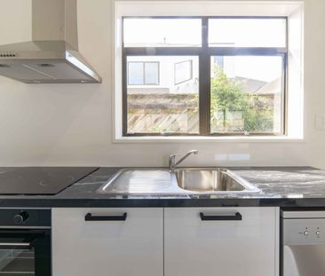 Prime Hamilton Living - Clifton Terrace Townhouse for Rent - Photo 5