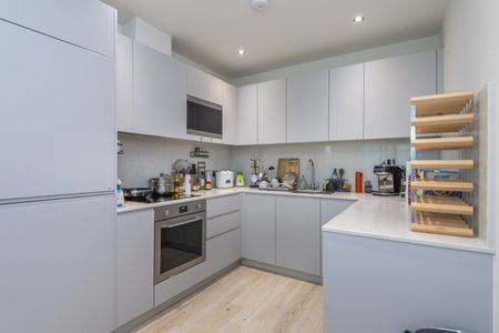 1 Bed Flat, Atelier Point, E15 - Photo 2