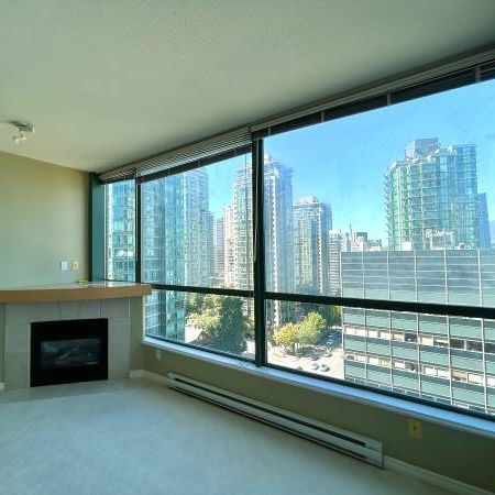 1 bed + flex, 1 bath unit in Coal Harbour, Fantastic City View - Photo 4