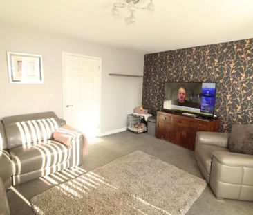 3 bedroom detached house to rent - Photo 2