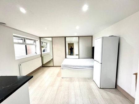 Studio to rent - Photo 2