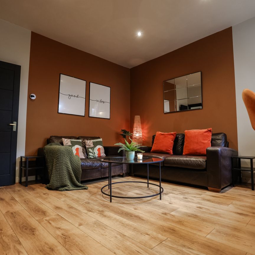 UK Award winning, exceptionally high standard, design-led, immaculate, quiet but friendly & sociable shared home in prime location, close to Chester City Centre, transport, good shops and leisure. Room 7 - Photo 1