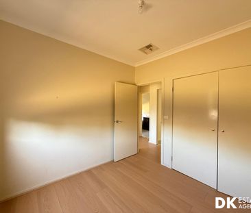 Spacious 4 Bedroom House in Tarneit - Photo 4