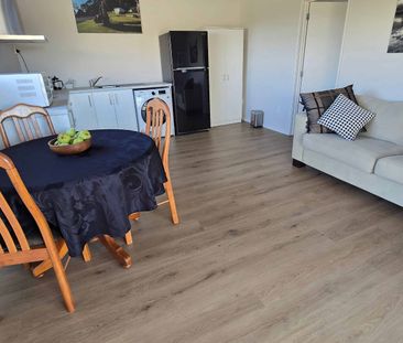 Idyllic location, furnished 1 bedroom unit - Photo 1