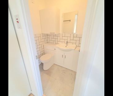 Studio Flat, Cleve Court, BS8 - Photo 4