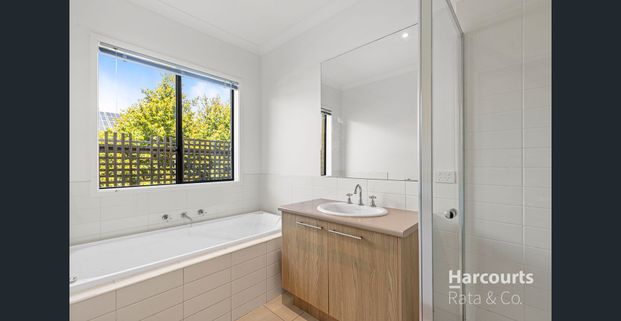 Beautiful 3-Bedroom Home in Doreen - Photo 1