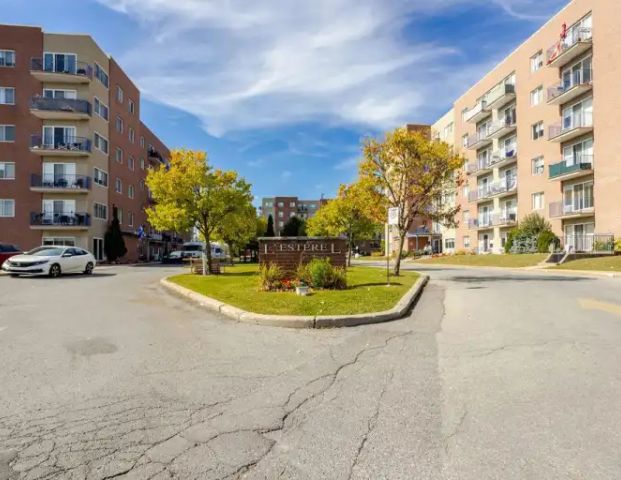 Estérel, West Island | 10 Avenue Vermont, Pointe-Claire - Photo 1