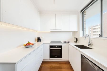 Harbourview Apartment in a Prized Locale - Photo 4