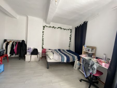 Location Appartement 3 pièces 82m² PIERREFEU DU VAR 83390 - Photo 2