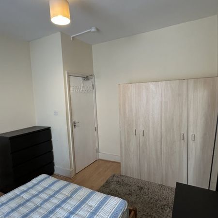 3 Bed Terraced House, Calderon Road, E11 - Photo 3
