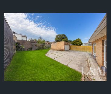 Fully Renovated 3-Bedroom Gem in a Prime Central Location - Photo 4