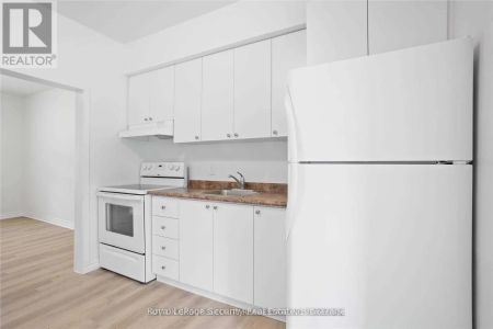 289 BLACKTHORN AVENUE - Photo 5