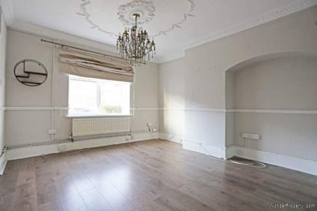 2 bedroom property to rent in Dagenham - Photo 2