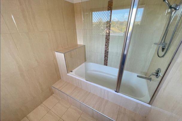 Spacious Family Home in Daisy Hill. - Photo 1