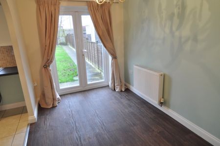 3 bed Town House - To Let - Photo 2