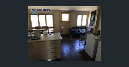 Charming East Bunbury Cottage: Rain on the Tin Roof & City Convenience - Photo 4