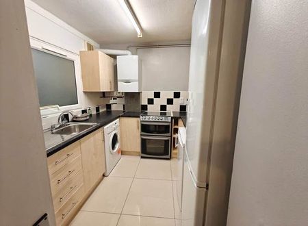 Room in a Shared Flat, Strode Road, N17 - Photo 3