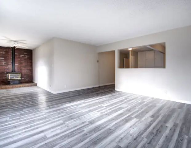 Windsor Park main floor house close to Chinook and Downtown | 423 51 Avenue Southwest, Calgary - Photo 1