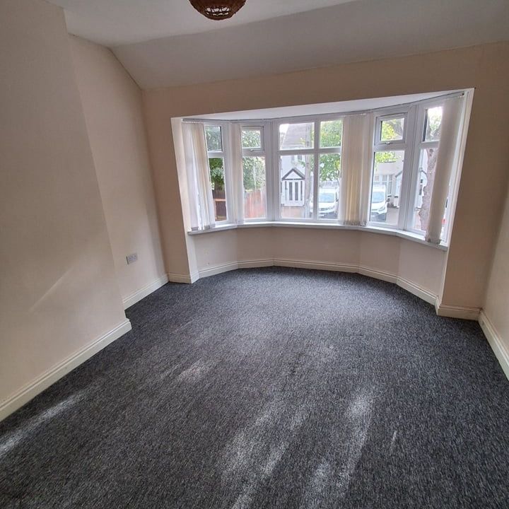 3 Bed Semi-Detached House, Dewsbury Grove, B42 - Photo 1