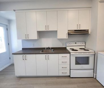 À LOUER – Superbe 3½ Rénové à Sherbrooke - Photo 2