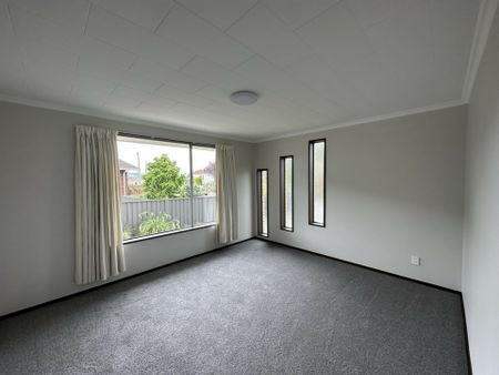 Tastefully renovated and spacious in Mosgiel - Photo 3
