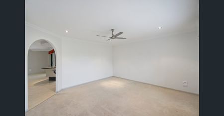 Executive home in a quiet, highly sought-after estate - Photo 5