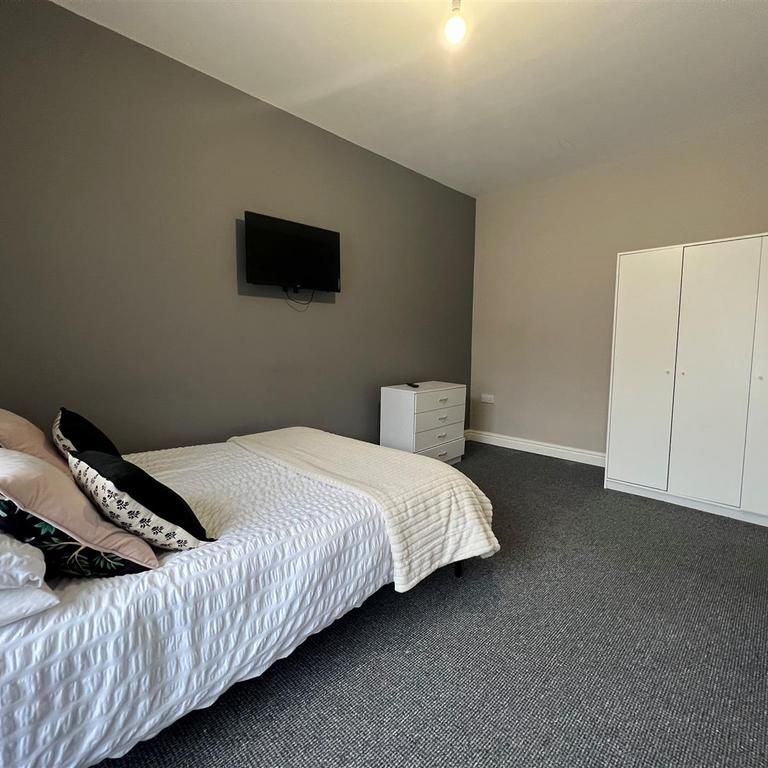 8 bedroom house share to rent - Photo 1