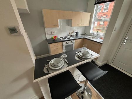 3 bedroom terraced house to rent - Photo 5