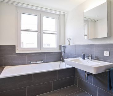 Schöne Attikawohnung mit zwei Terrassen - Photo 3