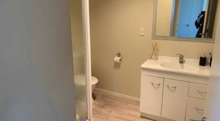 Two Bedroom - Next to Uni! - Photo 4