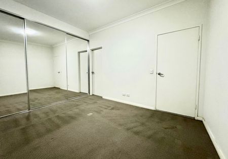 Boutique 2 Beds Apartment In Prime Location For Lease! - Photo 3