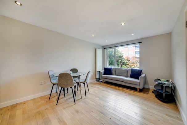 Augustus Road, SW19, London - Photo 1
