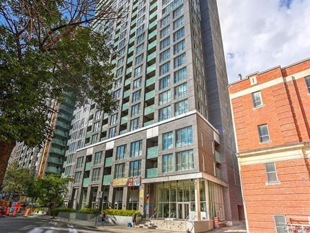 Condo for rent, Montréal (Ville-Marie) - Photo 2