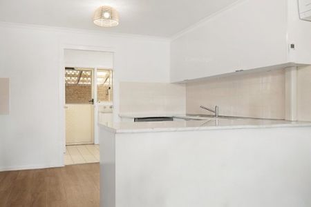 TWO BEDROOM TOWNHOUSE CLOSE TO TOWN - Photo 4