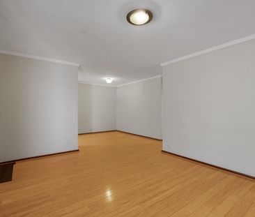 4/4 Birdwood Avenue - Photo 1