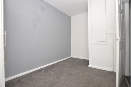 2 Bedroom Terraced House - Photo 2