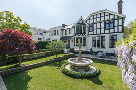 Exceptional Family Home Adjacent to Wimbledon Common - Photo 3