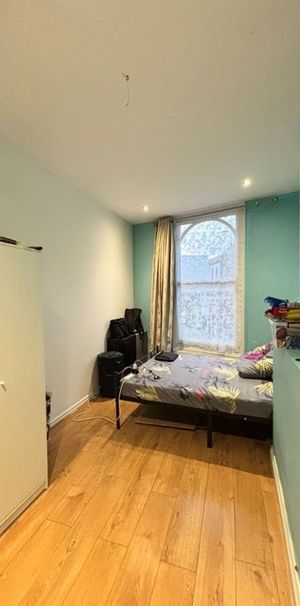 Room in a Shared Flat, Denmark Hill, SE5 - Photo 1