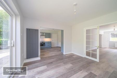 4 bedroom semi-detached house to rent - Photo 2