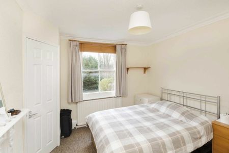 Victoria Avenue, KT6, London - Photo 4