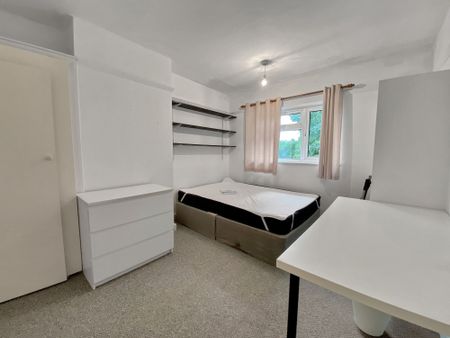 Ground Floor Front Room, 47 Gipsy Lane, Oxford OX3 7PT - Photo 2
