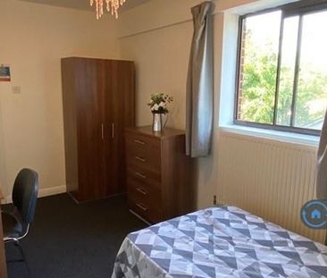 1 bedroom in a flat share to rent - Photo 3