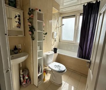 Room in a Shared House, Ibsley Gardens, SW15 - Photo 4