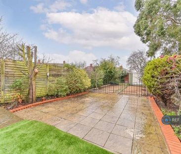 3 bedroom end of terrace house to rent - Photo 1