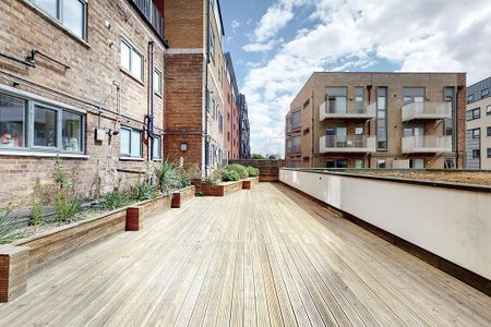 1 bedroom in a flat share to rent - Photo 3