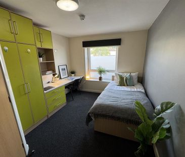 1 bedroom in a flat share to rent - Photo 4