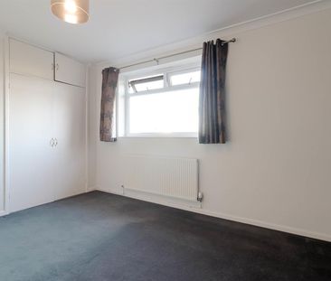 A 2 Bedroom Flat in Overton Park Road, Cheltenham - Photo 5